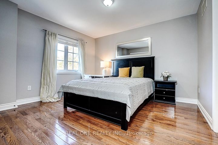 Photo 37 at 19 Anglin Drive, Jefferson, Richmond Hill