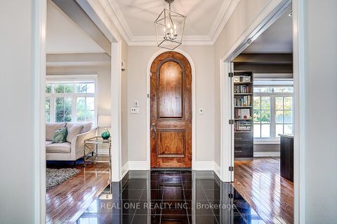 Photo 6 at 19 Anglin Drive, Jefferson, Richmond Hill