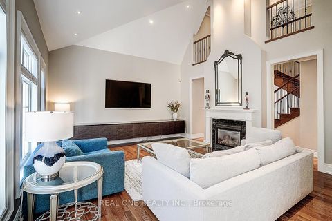 Photo 16 at 19 Anglin Drive, Jefferson, Richmond Hill