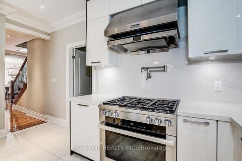 Photo 18 at 19 Anglin Drive, Jefferson, Richmond Hill