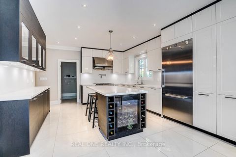 Photo 20 at 19 Anglin Drive, Jefferson, Richmond Hill