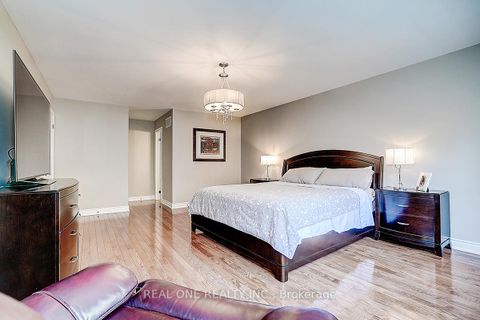 Photo 28 at 19 Anglin Drive, Jefferson, Richmond Hill