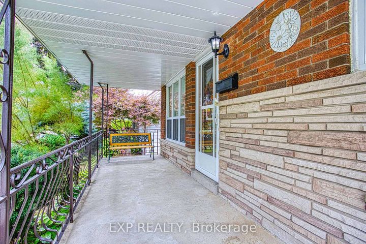 Photo 2 at 633 Rosseau Road, Rosedale, Hamilton