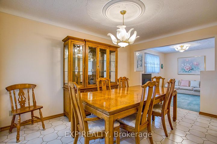 Photo 3 at 633 Rosseau Road, Rosedale, Hamilton