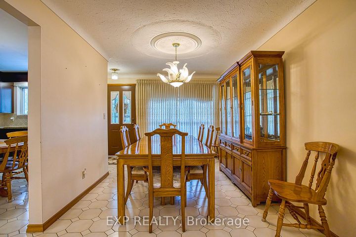 Photo 4 at 633 Rosseau Road, Rosedale, Hamilton