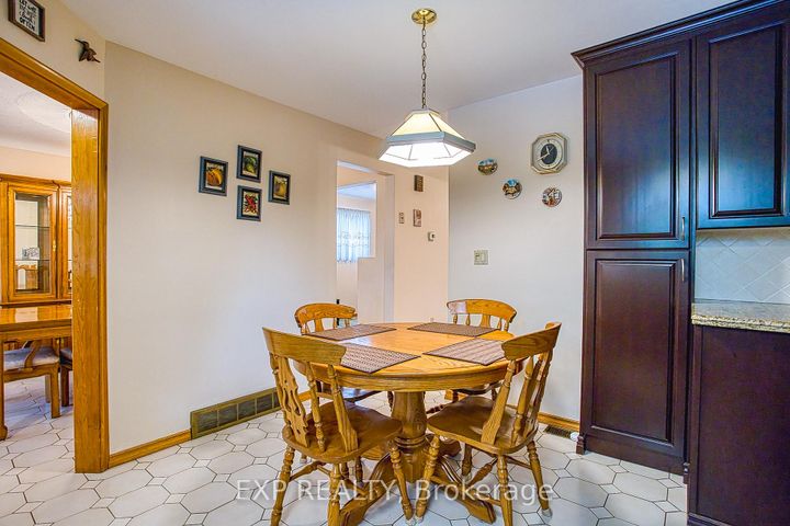 Photo 9 at 633 Rosseau Road, Rosedale, Hamilton