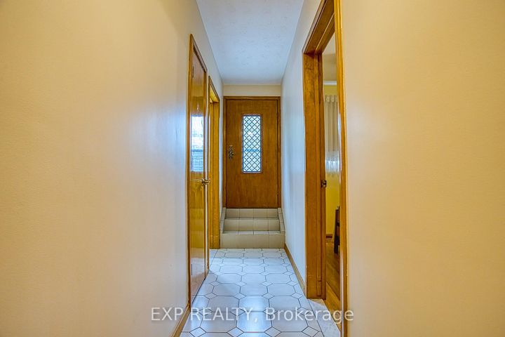Photo 10 at 633 Rosseau Road, Rosedale, Hamilton