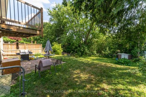 Photo 1 at 9 Dunham Crescent, Aurora Heights, Aurora