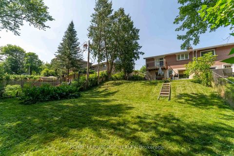 Photo 2 at 9 Dunham Crescent, Aurora Heights, Aurora