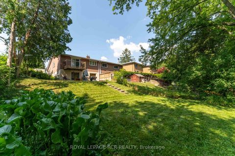 Photo 3 at 9 Dunham Crescent, Aurora Heights, Aurora