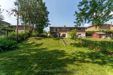 Photo 4 at 9 Dunham Crescent, Aurora Heights, Aurora