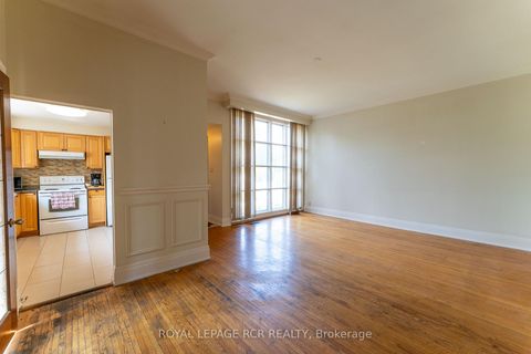 Photo 12 at 9 Dunham Crescent, Aurora Heights, Aurora