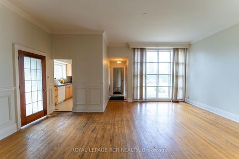 Photo 13 at 9 Dunham Crescent, Aurora Heights, Aurora