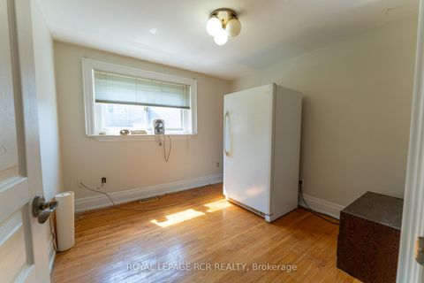 Photo 15 at 9 Dunham Crescent, Aurora Heights, Aurora