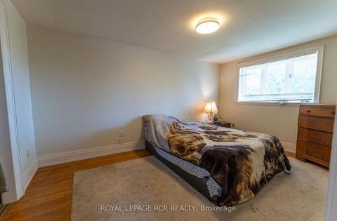 Photo 17 at 9 Dunham Crescent, Aurora Heights, Aurora