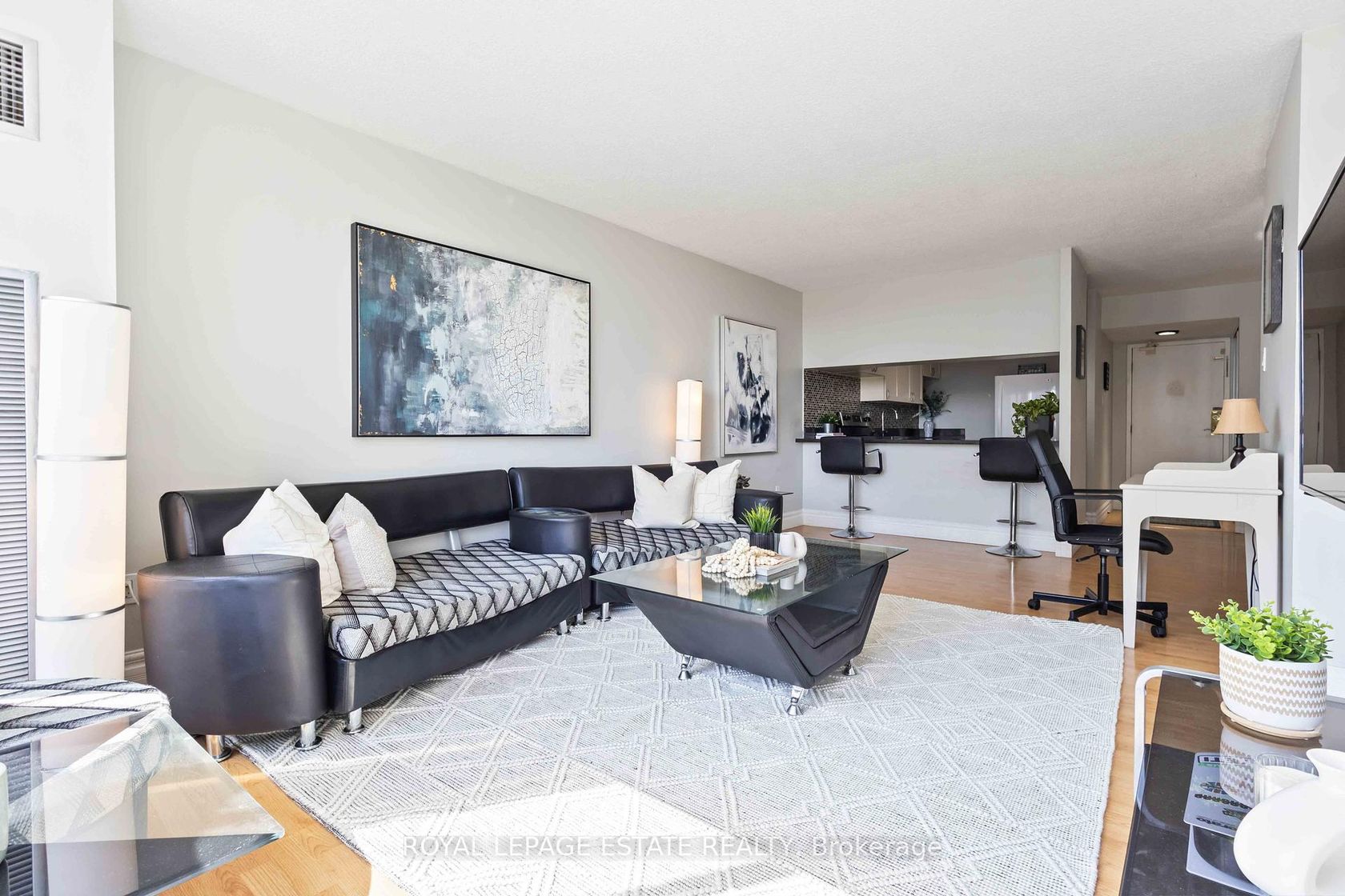 711 - 10 Martha Eaton Way, Amesbury, Toronto 