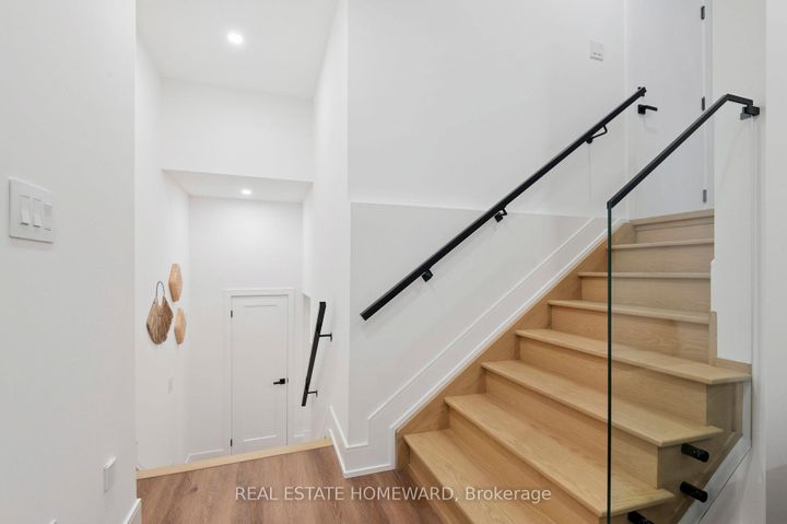 Photo 29 at 32 Westlake Crescent, Lumsden, Toronto