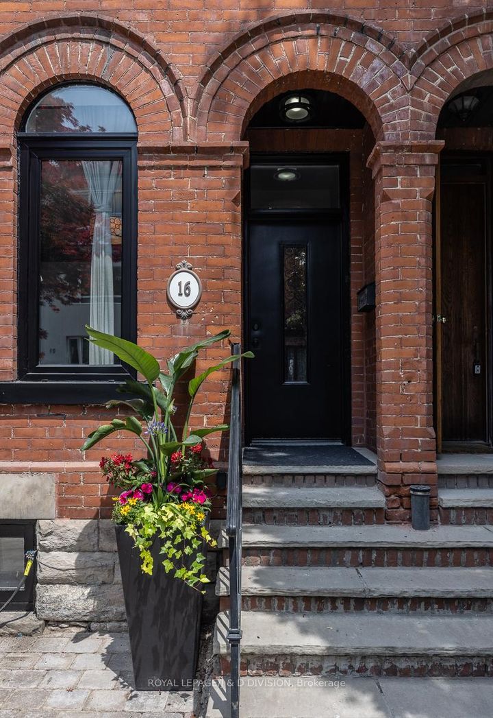 Photo 1 at 16 Boswell Avenue, Annex, Toronto