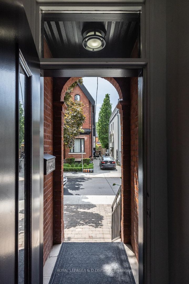 Photo 2 at 16 Boswell Avenue, Annex, Toronto