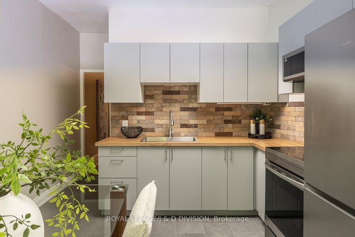 Photo 13 at 16 Boswell Avenue, Annex, Toronto