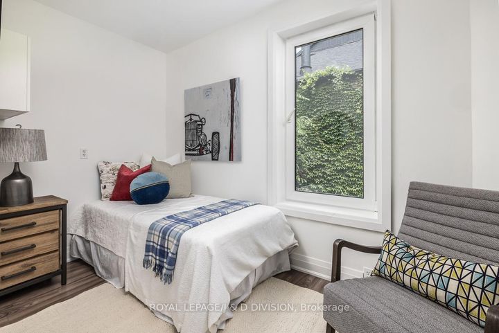 Photo 19 at 16 Boswell Avenue, Annex, Toronto