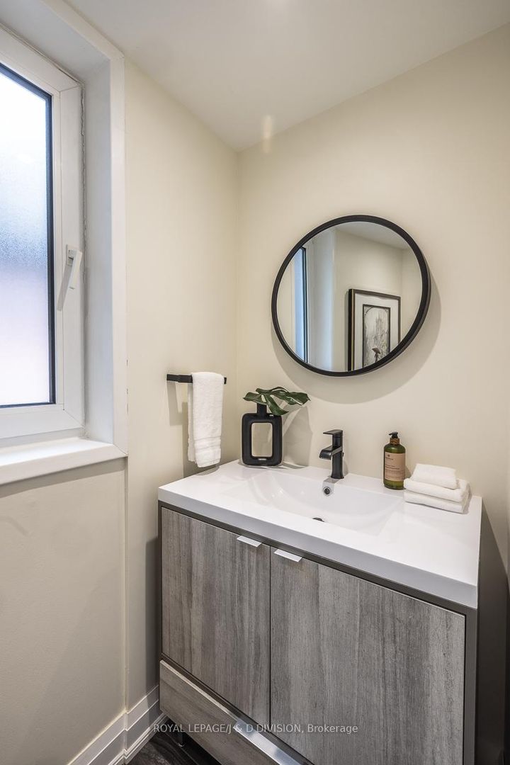 Photo 21 at 16 Boswell Avenue, Annex, Toronto