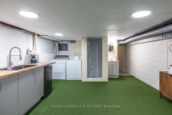 Photo 28 at 16 Boswell Avenue, Annex, Toronto