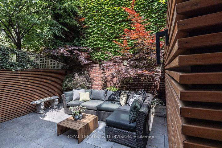 Photo 31 at 16 Boswell Avenue, Annex, Toronto