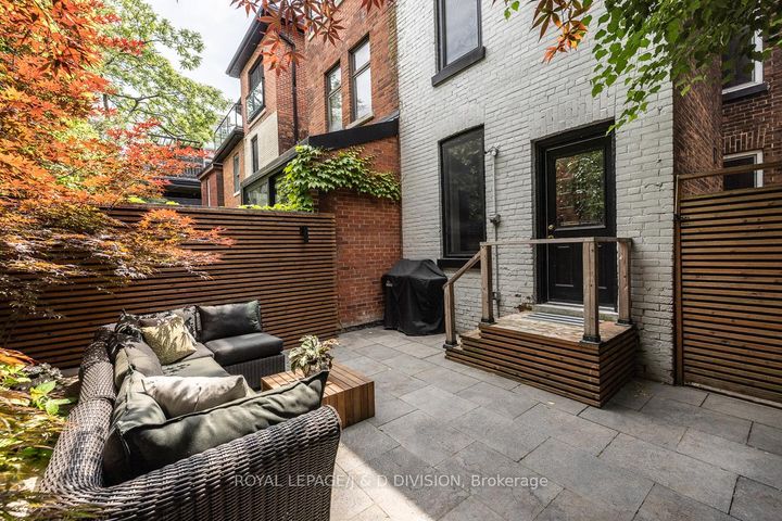 Photo 32 at 16 Boswell Avenue, Annex, Toronto