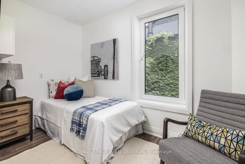 Photo 19 at 16 Boswell Avenue, Annex, Toronto