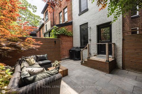 Photo 32 at 16 Boswell Avenue, Annex, Toronto