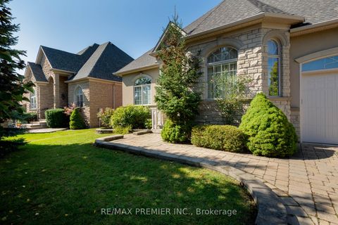 Photo 2 at 28 Timberwood Drive, Sonoma Heights, Vaughan