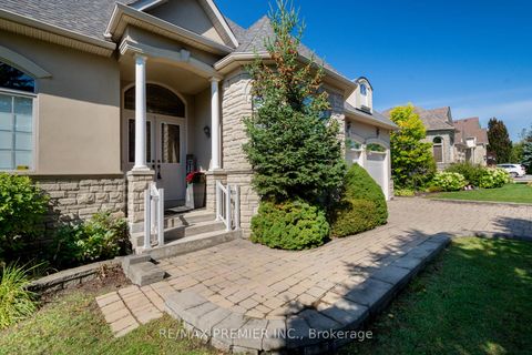 Photo 3 at 28 Timberwood Drive, Sonoma Heights, Vaughan