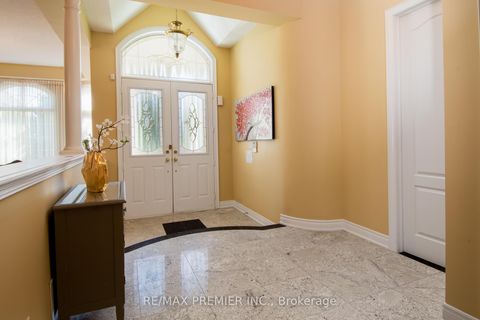 Photo 4 at 28 Timberwood Drive, Sonoma Heights, Vaughan