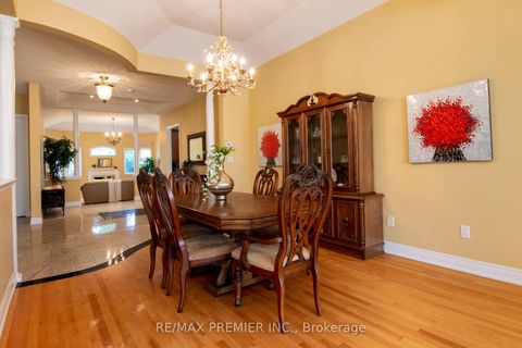 Photo 7 at 28 Timberwood Drive, Sonoma Heights, Vaughan