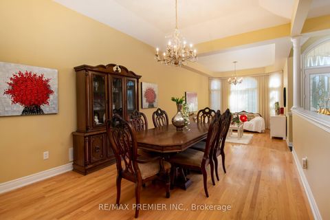 Photo 8 at 28 Timberwood Drive, Sonoma Heights, Vaughan
