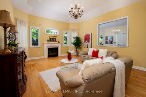 Photo 10 at 28 Timberwood Drive, Sonoma Heights, Vaughan