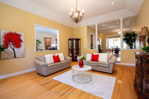Photo 11 at 28 Timberwood Drive, Sonoma Heights, Vaughan