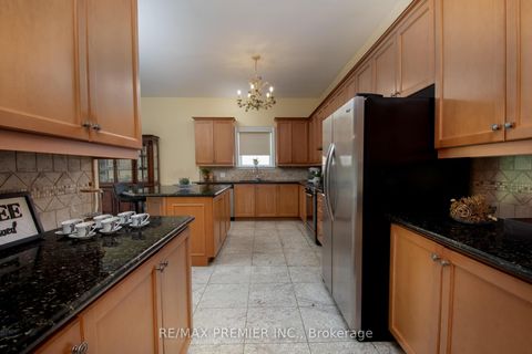 Photo 12 at 28 Timberwood Drive, Sonoma Heights, Vaughan