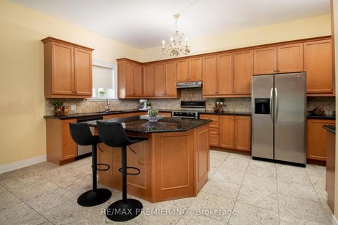 Photo 15 at 28 Timberwood Drive, Sonoma Heights, Vaughan