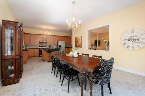 Photo 17 at 28 Timberwood Drive, Sonoma Heights, Vaughan
