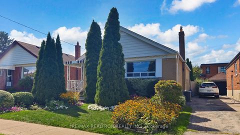 Photo 2 at 50 Karnwood Drive, Birchmount, Toronto