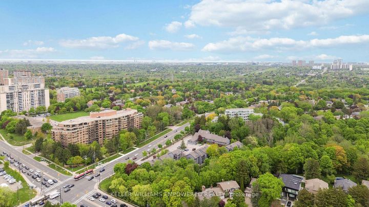 Photo 4 at 37 Rainbow Creekway, Bayview Village, Toronto