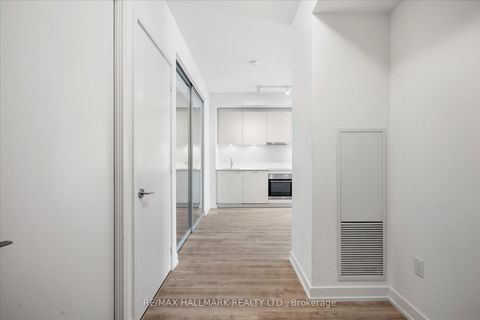 Photo 4 at 413 - 158 Front Street E, Moss Park, Toronto