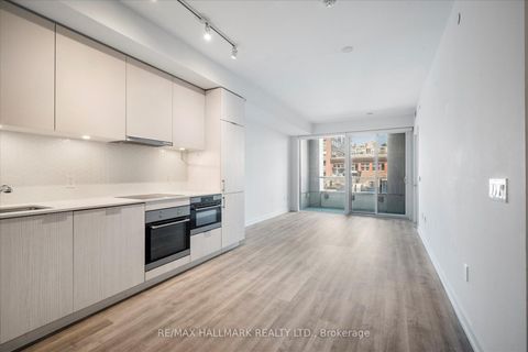 Photo 5 at 413 - 158 Front Street E, Moss Park, Toronto