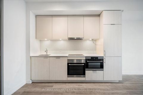 Photo 10 at 413 - 158 Front Street E, Moss Park, Toronto