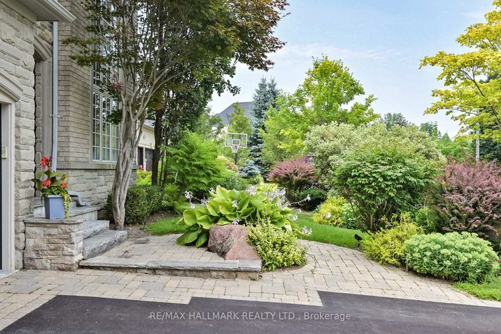 Photo 1 at 436 Paradelle Drive, Oak Ridges Lake Wilcox, Richmond Hill