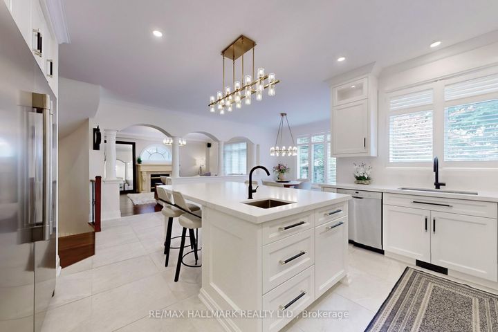 Photo 11 at 436 Paradelle Drive, Oak Ridges Lake Wilcox, Richmond Hill