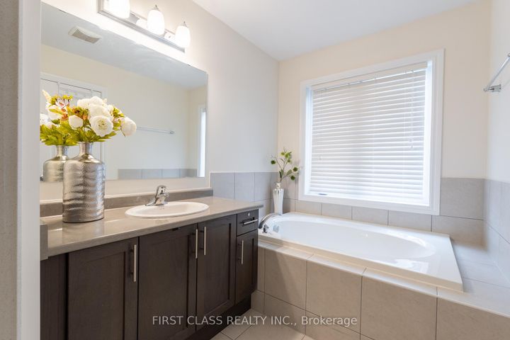 Photo 19 at 42 GREAT GABE Crescent, Windfields, Oshawa