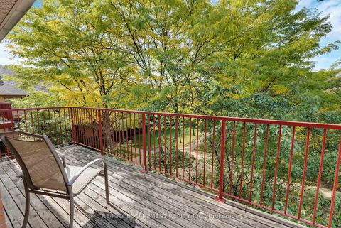 Photo 3 at 733 - 1510 Pilgrims Way, GA Glen Abbey, Oakville